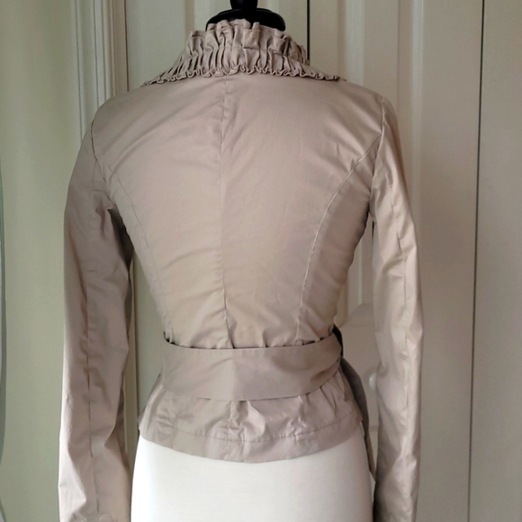 Chino Ruffled Jacket - Picture 4 of 7